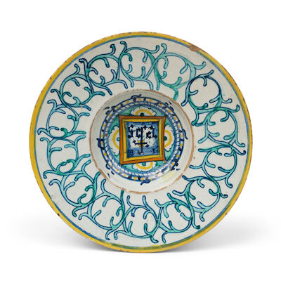 Italian Deruta polychrome decorated maiolica saucer, first half 16th century