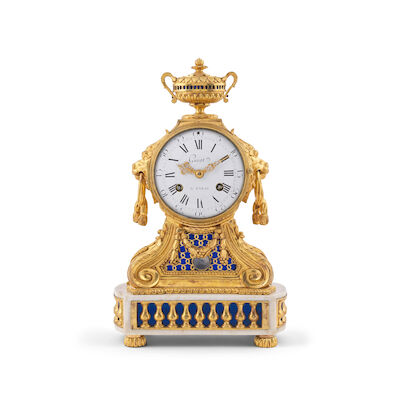 Pendule de cheminée en bronze doré, émail bleu et marbre blanc, fin XVIIIe siècleA late 18th century French ormolu, blue enamelled and white marble mantel clock Guiot, a Paris