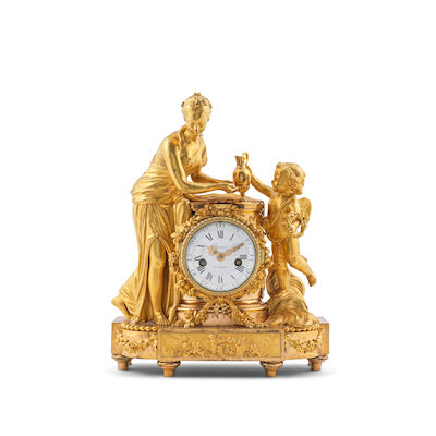 Pendule de cheminée Louis XVI en bronze doré figurant 'La Toilette de Venus' d'après FalconetA Louis XVI ormolu mantel clock depicting 'La Toilette de Venus' after Falconet Cronier, Paris