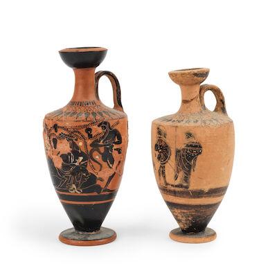 Trois lécythes attiques en terre cuite à figures noires, circa VIe-Ve siècle av. J.C. Three Attic black figure lekythoi, circa 6th-5th century B.C. 3