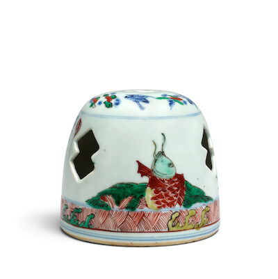A VERY RARE WUCAI BEEHIVE-SHAPED INCENSE BURNER Xuande four-character mark, Shunzhi
