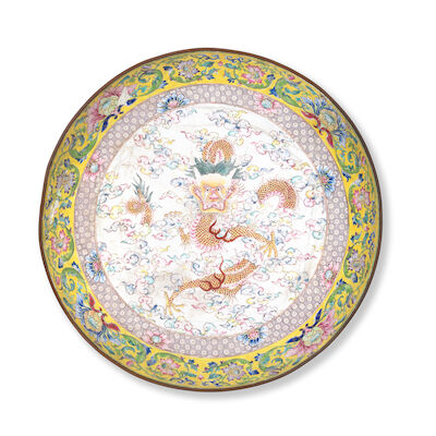 A PAINTED ENAMEL 'DRAGON' DISH Qianlong 22cm (8 5/8in) diam.