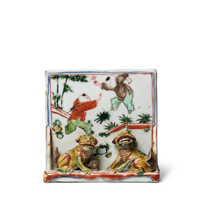 A WUCAI 'BOYS AND BUDDHIST LIONS' TABLE SCREEN Wanli