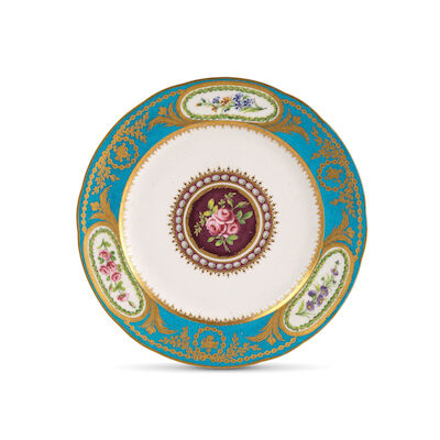Assiette en porcelaine de Sèvres provenant du service donné par Louis XVI à l'Archiduc Ferdinand d'Autriche, vers 1785 A Sèvres plate from the service given by Louis XVI to Archduke Ferdinand of Austria, circa 1785