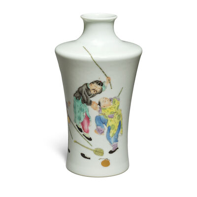 A FAMILLE ROSE 'FIGHTING BLIND MEN' VASE Qianlong four-character mark, Republic period