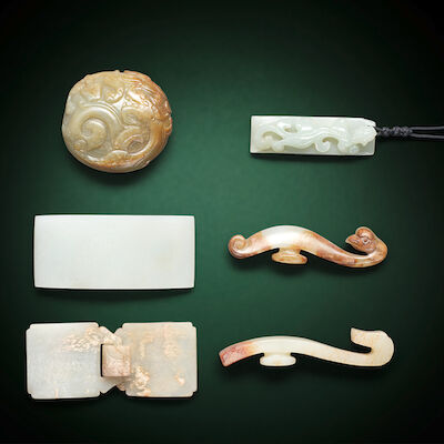 SIX BELT HOOKS AND BUCKLES, AND A SWORD SLIDE Ming Dynasty and later (7)