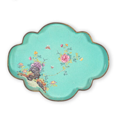 A PAINTED ENAMEL LIME GREEN-GROUND QUATREFOIL DISH Qianlong