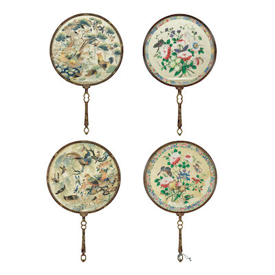 A PAIR OF SILK EMBROIDERED 'HUNDRED BIRDS' FANS Late Qing Dynasty (2)