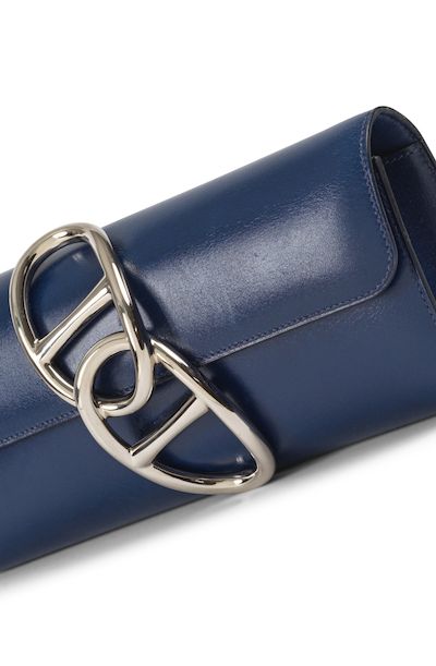 Hermès Paris, année 2014. Pochette Egée en cuir Tadelakt bleu Saphir. Hermès Paris, 2014. Aegean pouch in Sapphire blue Tadelakt leather.