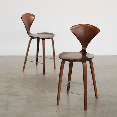 NORMAN CHERNER (1920-1987) Paire de chaises hautes
