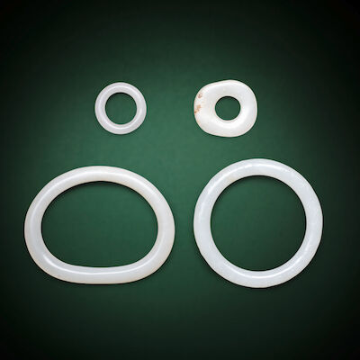 FOUR WHITE JADE DISCS AND RINGS Qing Dynasty or earlier (4)
