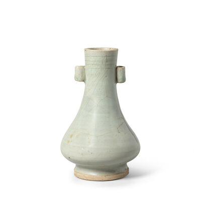 A CELADON-GLAZED ARROW VASE Song Dynasty