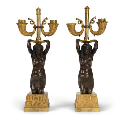 Paire de candélabres à deux bras de lumière en bronze doré et à patine brune d'époque Empire attribués à Claude GalleAn Empire pair of two-light candelabra attributed to Claude Galle in gilt and brown patina bronze