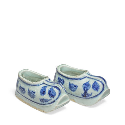 A PAIR OF BLUE AND WHITE SHOES 17th century (2)