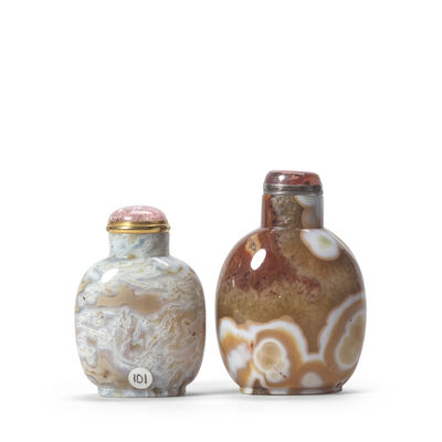 A 'MACARONI' AGATE SNUFF BOTTLE AND A DENDRITIC AGATE SNUFF BOTTLE Qing Dynasty, 1780-1850 (4)