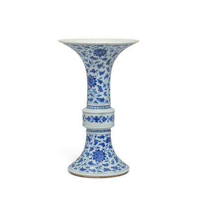 A BLUE AND WHITE BEAKER VASE, GU 18th century