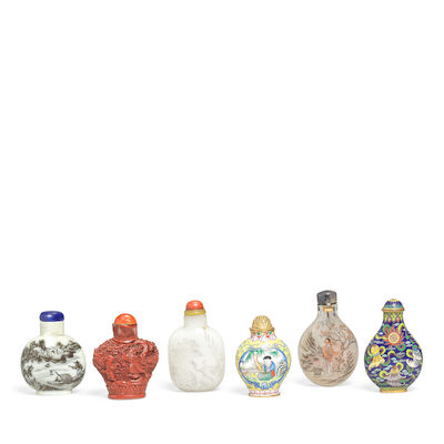 A GROUP OF SNUFF BOTTLES 19th-20th century (12)