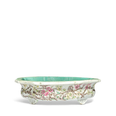 A FAMILLE ROSE OCTAGONAL FLOWER-FORM PLANTER STAND 19th century