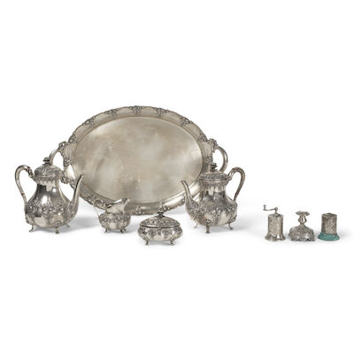 Service à thé en argent 800°/°°, travail allemand, début XXe siècleA German early 20th century 800°/°° silver tea service
