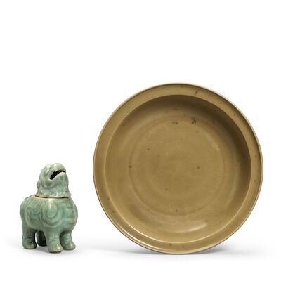 A LONGQUAN CELADON 'LUDUAN' INCENSE BURNER AND A CELADON-GLAZED DISH Ming Dynasty (3)