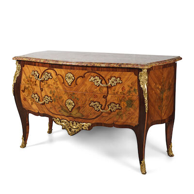 Large commode de forme galbée estampillée Dautriche d'epoque Louis XVA large Louis XV rounded commode stamped Dautriche