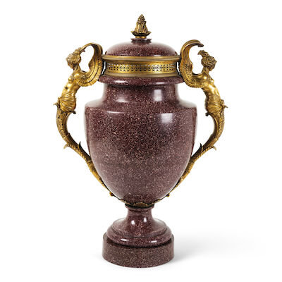 Important vase couvert en porphyre à monture en bronze doré du XIXe siècleAn important ormulu-mounted covered vase in porphyry, 19th century