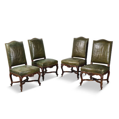Suite de quatre chaises en noyer naturel d'époque RégenceSet of four Régence natural walnut chairs