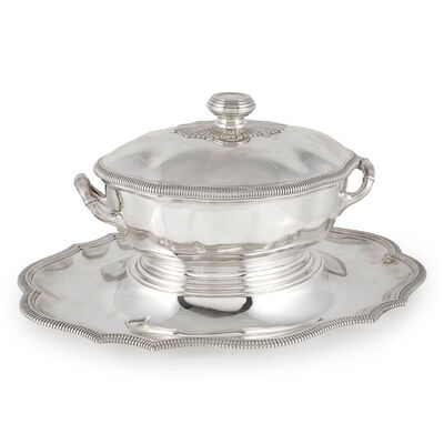 Soupière couverte et son présentoir en argent 950°/°°A 950°/°° silver covered tureen with stand Puiforcat (Paris)