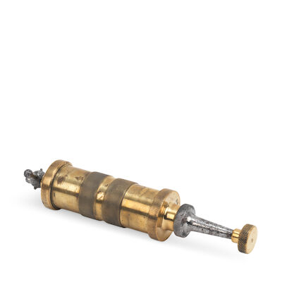 A De Dion Bouton grease gun