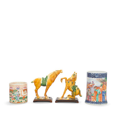 Two famille rose tankards and two sancai horses 18th-20th century (4)