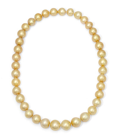 A pearl necklace set with South Sea cultured pearls with an integrated clasp. Pearl diam. app. 11-13.5 mm. L. 45 cm.