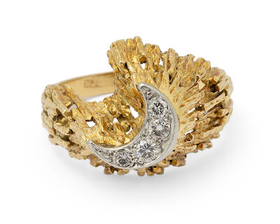 Andrew Grima: A ring set with diamonds, mounted in 18k gold and platinum. Size 53.