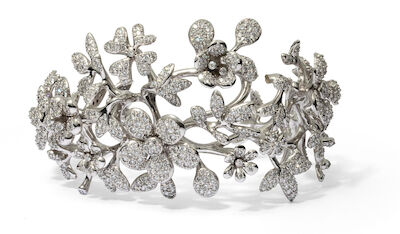Charlotte Lynggaard: A "Flower" diamond bangle set with diamonds, mounted in 18k white gold. Diam. app. 6 cm.
