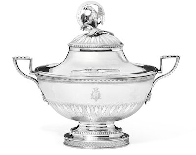 Roman silversmith, 19th century: Italian Neoclassical silver tureen with cover. The Papal State 1815-1870. H. 27 cm.