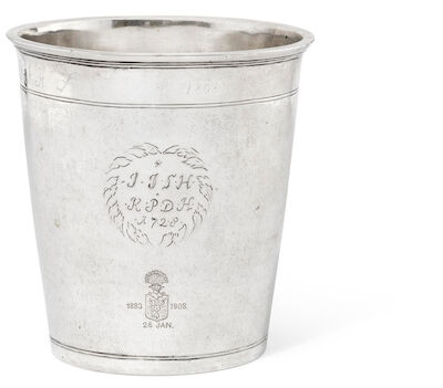 Christen Olufsen Nyested: Danish Baroque silver beaker, Sehested coat of arms. Vejle 1706-c. 1743. H. 10.5 cm.