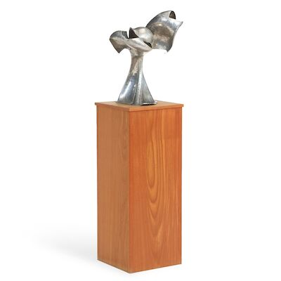 Reinhoud d'Haese: "La jeune fille et le bouchon", Carteret 1985. Pewter. 51 x 42 x 27 cm. "La jeune fille et le bouchon" (The Young girl and the cork), Carteret 1985. Pewter. 51 x 42 x 27 cm.