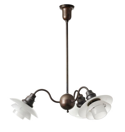 Poul Henningsen: "PH-ball crown." Three-arm chandelier with browned brass frame, fitted with frosted glass 2/2 shades. "PH-ball crown." Three-arm chandelier with browned brass frame. Bakelite socket houses. Shade fittings marked "Patented" and "PH-2/2". Frosted glass 2/2 shades. Manufactured 1930s b