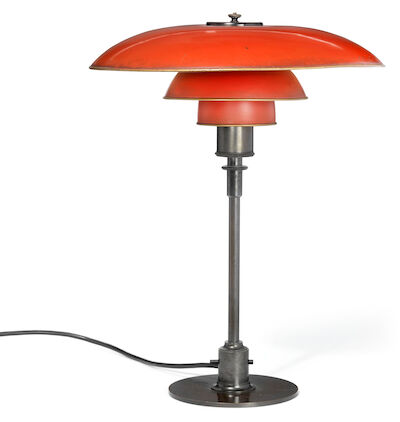 Poul Henningsen: "PH-4/3". Table lamp with patinated browned brass frame marked "Pat. Appl.". Original red/gold copper. "PH-4/3". Early table lamp with patinated browned brass frame marked "Pat. Appl.". Thick switch house. Through-going switch. Original red/gold copper shades. Manufactured 1926-1928