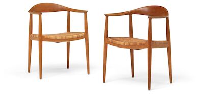 Hans J. Wegner: "The Chair". A pair of oak armchairs. Seat with woven cane. Model JH 501. (2) "The Chair". A pair of oak armchairs. Seat with woven cane. Model JH 501. Designed 1949. Made by cabinetmaker Johannes Hansen. (2)