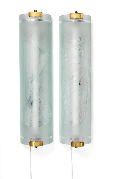 Hans Bergström, Erik Kinell: A pair of metal and brass wall lamps with glass shade. (2) A pair of metal and brass wall lamps. Glass shade with decoration. Manufactured and marked by Glössner Co., 1940s. H. 60 cm. W. 15 cm. D. 10 cm. (2)