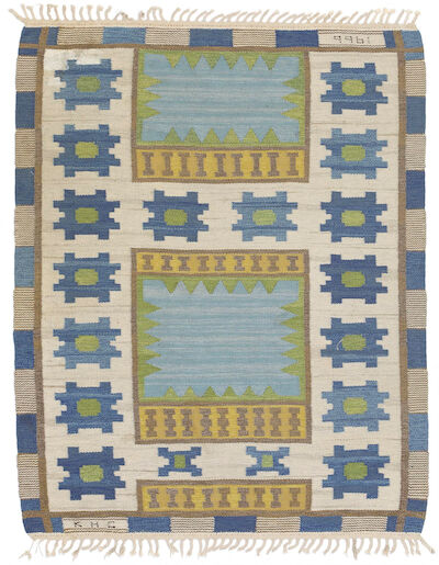 Kenneth Henry Cope: Handwoven wool carpet in "rölakan" flatweave technique. Pattern in shades of blue, grey and green. Handwoven wool carpet in "rölakan" flatweave technique. Pattern in shades of blue, grey and green. Signed KHC. Dated 1966. L. 191 cm. W. 152 cm.