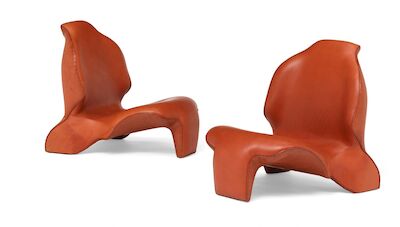 Jørn Utzon: A pair of rare easy chairs. Upholstered with brown leather. Designed 1968. Manufactured by Bramin. (2) A pair of rare easy chairs. Seat, sides and back upholstered with brown leather. Designed 1968. Manufactured by Bramin. (2)