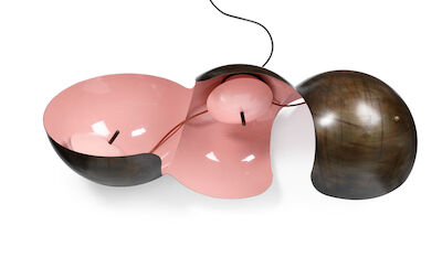 Konrad Friedel: Sculptural steel floor lamp. Interior painted pink. Designed 2014. Sculptural steel floor lamp with three lights. Interior painted pink. Model ST 37. Designed 2014. Manufactured ca. 2014 by Konrad Friedel, Austria. H. 40 cm. L. 123 cm. D. 43 cm.