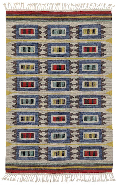 Swedish designer: Handwoven wool carpet in "rölakan" flatweave technique. Polychrome pattern on grey base. L. 244 cm. B. 157 cm. Handwoven wool carpet in "rölakan" flatweave technique. Polychrome pattern on grey base. Not signed. Made middle of 20th century, Sweden. L. 244 cm. B. 157 cm.