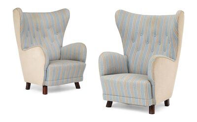 Danish cabinetmaker: A pair of easy chairs with stained beech legs. Upholstered with striped wool. (2) A pair of easy chairs with stained beech legs. Seat, sides and back upholstered with striped wool. Made 1940s. (2)