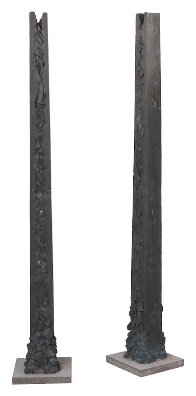 Jens-Flemming Sørensen: Untitled. A pair of columns. Patinated bronze. Each H. 245 cm. (2) Untitled. A pair of columns. Patinated bronze. Each H. 245 cm. (2)