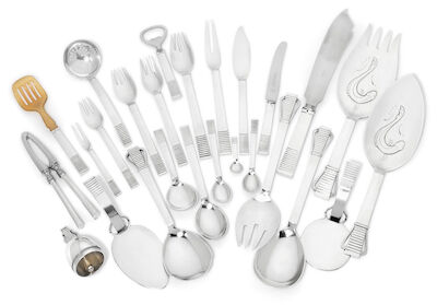 Oscar Gundlach-Pedersen: "Parallel". Sterling silver cutlery set. Georg Jensen resp. 1931, 1932 and 1933-1944. (117) "Parallel". Sterling silver cutlery set. Georg Jensen resp. 1931, 1932 and 1933-1944. Designed 1931. Weight excluding pieces with steel. (117)