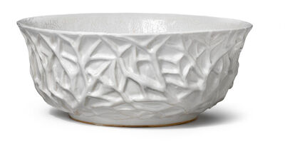 Axel Salto: A circular stoneware bowl, the outside modelled with relief branch decor. H. 11 cm. Diam. 27.5 cm. A circular stoneware bowl, the outside modelled with relief branch decor. Decorated with white glaze. Signed SALTO, 1939. Model 20729. Royal Copenhagen. H. 11 cm. Diam. 27.5 cm.