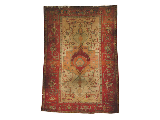 A Serapi Carpet, North West Persia, 13 ft 7 in x 9 ft 6 in (413 x 289 cm)