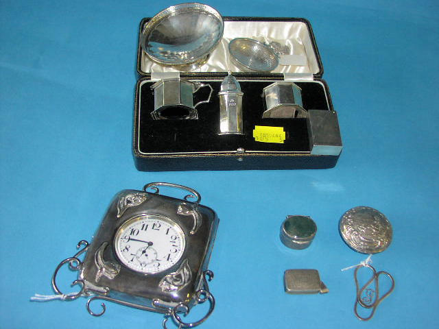 An Edwardian silver cased travel clock